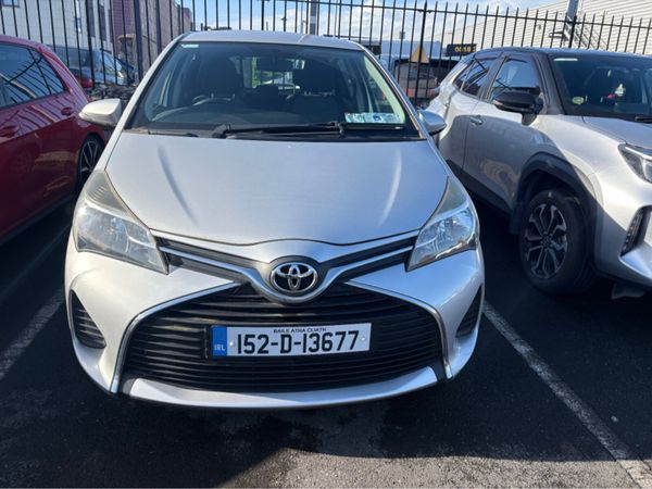 Toyota Yaris Hatchback, Petrol, 2015, Silver
