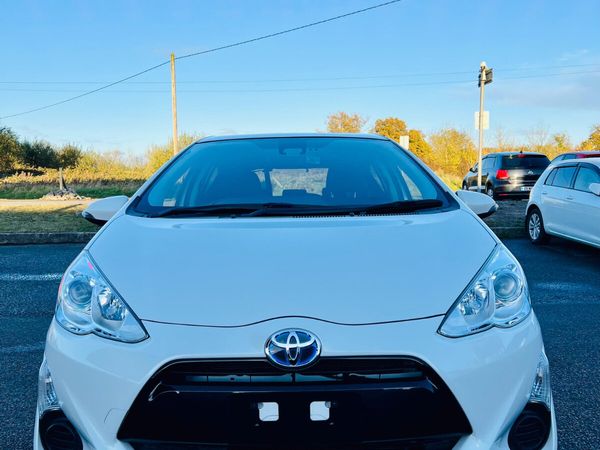 Toyota Aqua Hatchback, Petrol Hybrid, 2017, White