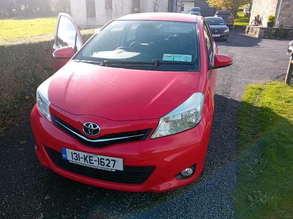 Toyota Yaris Hatchback, Petrol, 2013, Red