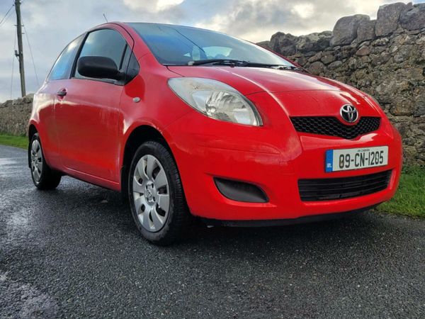 Toyota Yaris Hatchback, Petrol, 2009, Red