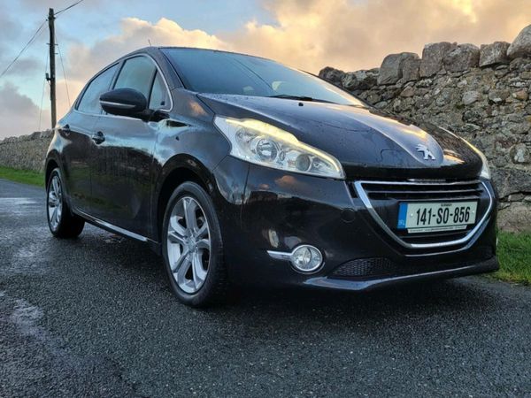 Peugeot 208 Hatchback, Diesel, 2014, Black