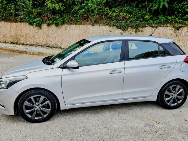 Hyundai i20 Hatchback, Diesel, 2016, Silver