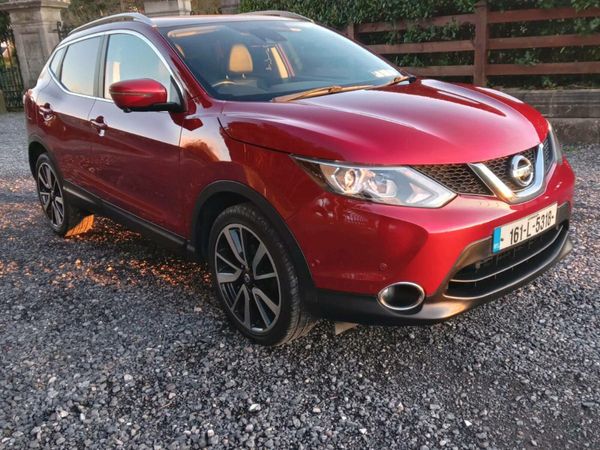 Nissan Qashqai Hatchback, Diesel, 2016, Red