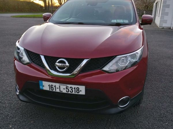 Nissan Qashqai Hatchback, Diesel, 2016, Red