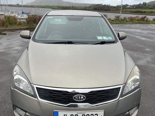Kia Ceed Hatchback, Diesel, 2011, Silver
