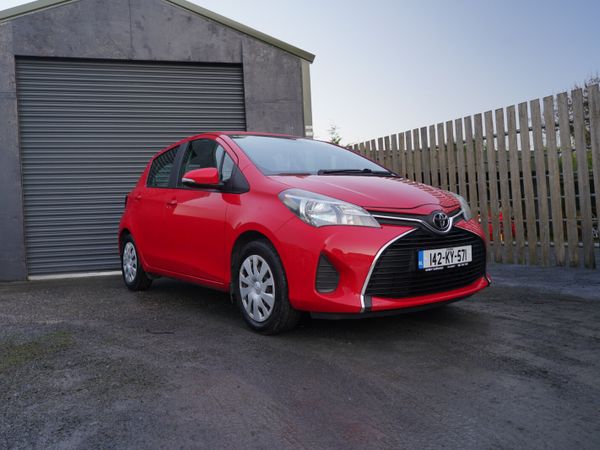 Toyota Yaris Hatchback, Petrol, 2014, Red