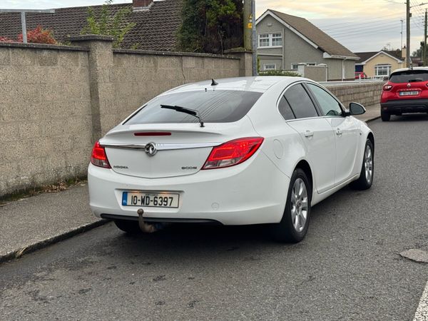 Vauxhall Insignia Hatchback, Diesel, 2010, White