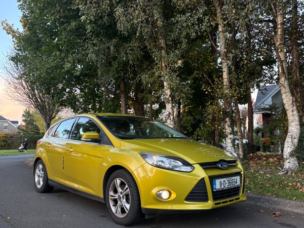 Ford Focus Hatchback, Petrol, 2011, Yellow