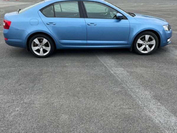 Skoda Octavia Saloon, Diesel, 2014, Blue