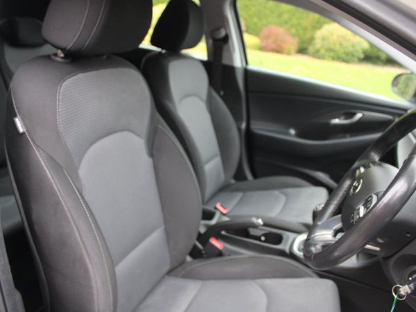 Peugeot 308 Hatchback, Diesel, 2018, Grey