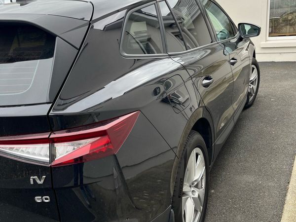 Skoda Enyaq Estate/Jeep, Electric, 2023, Black