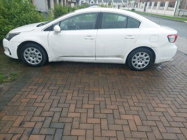 Toyota Avensis Saloon, Diesel, 2013, White