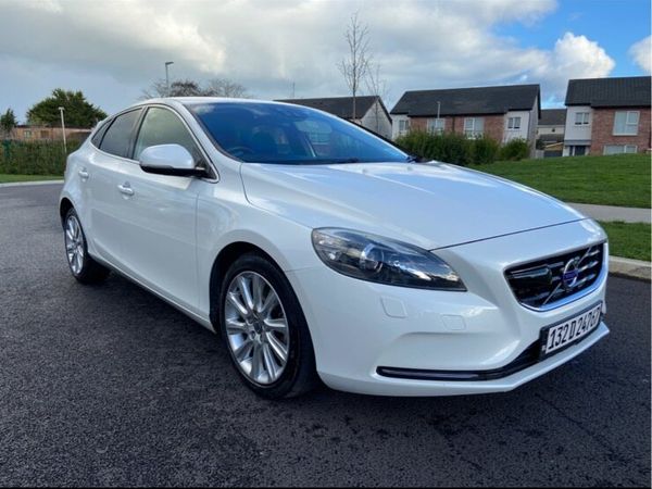 Volvo V40 Hatchback, Petrol, 2013, White