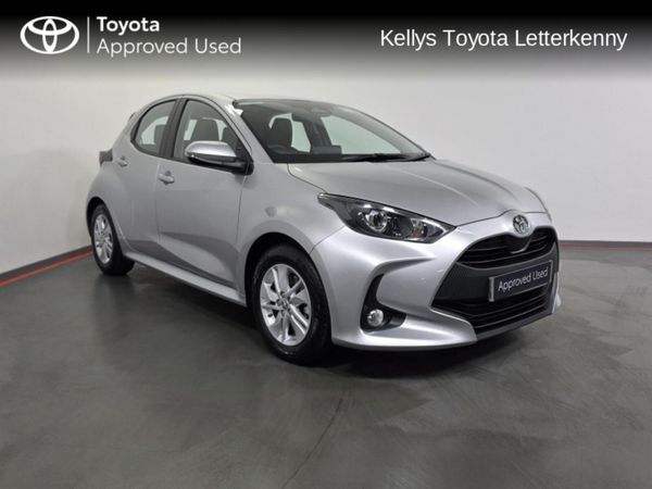 Toyota Yaris Hatchback, Petrol Hybrid, 2025, Silver