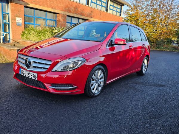 Mercedes-Benz B-Class Hatchback, Petrol, 2013, Red