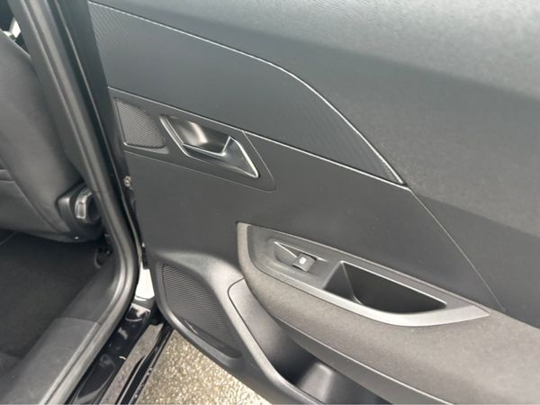 Peugeot 2008 MPV, Diesel, 2020, Black