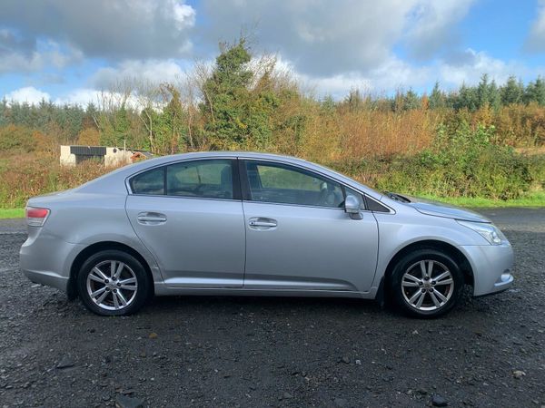 Toyota Avensis Saloon, Petrol, 2009, Silver