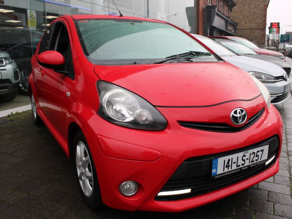 Toyota Aygo Hatchback, Petrol, 2014, Red