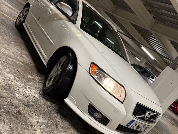 Volvo V50 Estate, Diesel, 2012, White