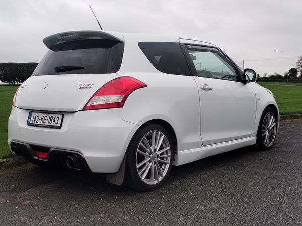 Suzuki Swift Hatchback, Petrol, 2014, White