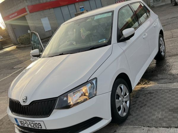Skoda Fabia Hatchback, Petrol, 2016, White