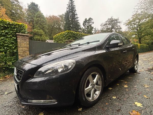 Volvo V40 Hatchback, Diesel, 2014, Black