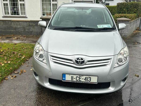 Toyota Auris Hatchback, Petrol, 2011, Silver