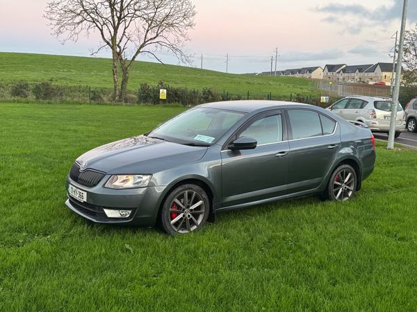 Skoda Octavia Saloon, Diesel, 2017, Grey