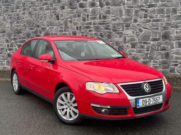 Volkswagen Passat Saloon, Petrol, 2009, Red