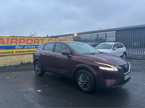 Nissan Qashqai MPV, Petrol, 2022, Red