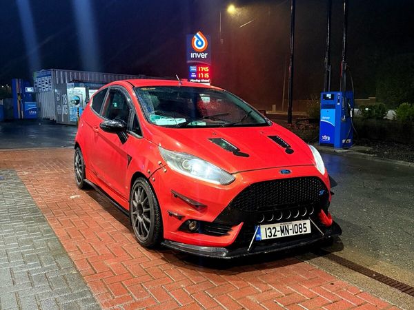 Ford Fiesta Hatchback, Petrol, 2013, Orange
