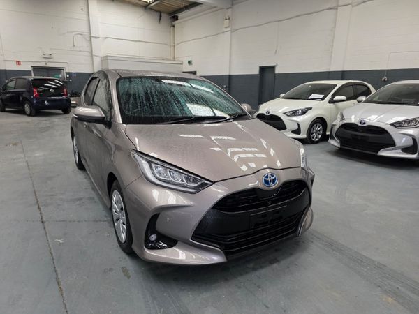 Toyota Yaris Hatchback, Petrol Hybrid, 2020, Grey
