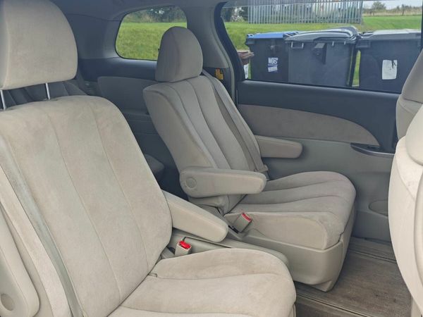 Toyota Estima MPV, Petrol Hybrid, 2011, White