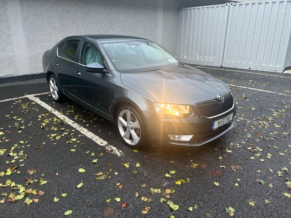 Skoda Octavia Saloon, Diesel, 2015, Grey