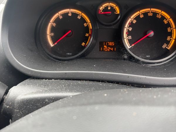 Opel Corsa Hatchback, Petrol, 2014, Red