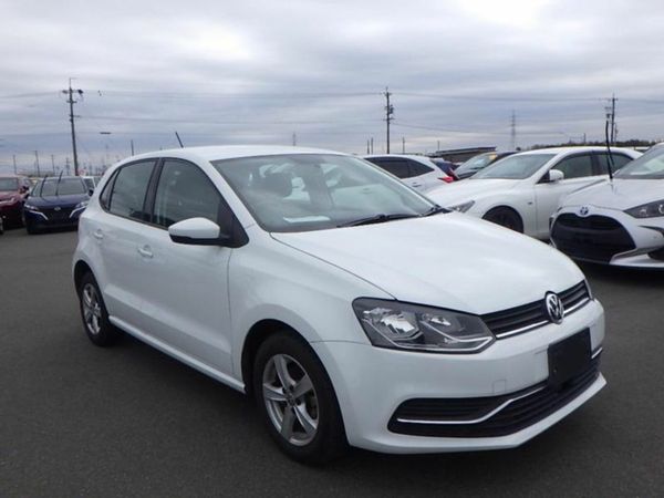 Volkswagen Polo Hatchback, Petrol, 2016, White