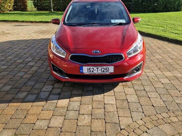 Kia Ceed Hatchback, Diesel, 2015, Red