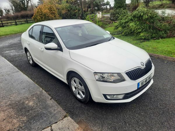 Skoda Octavia Hatchback, Diesel, 2016, White