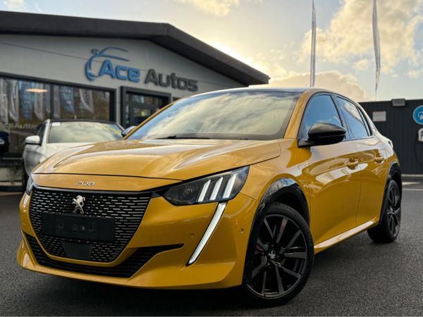 Peugeot 208 Hatchback, Petrol, 2021, Yellow