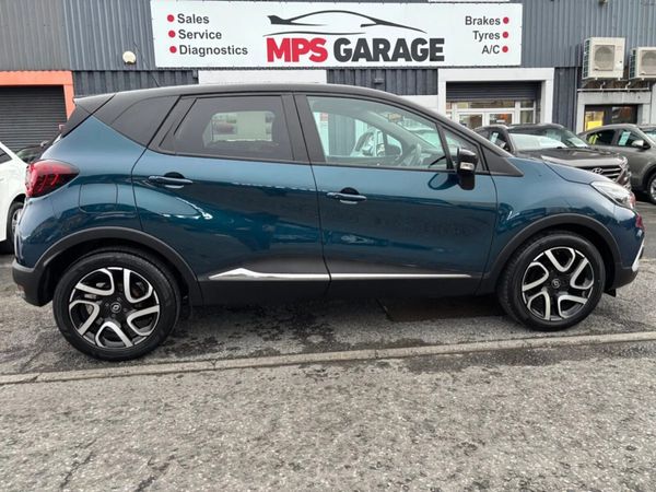 Renault Captur Hatchback, Petrol, 2021, Blue