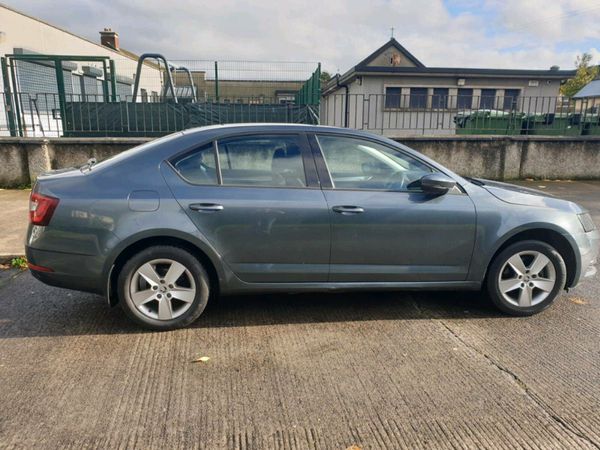 Skoda Octavia Saloon, Petrol, 2018, Grey