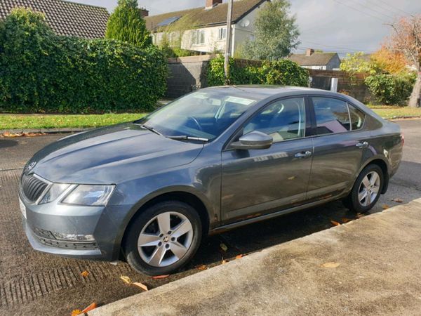 Skoda Octavia Saloon, Petrol, 2018, Grey