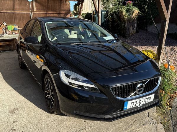 Volvo V40 Hatchback, Diesel, 2017, Black