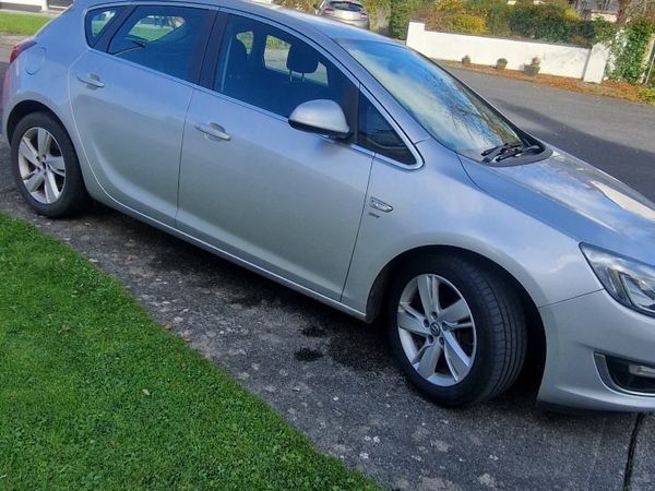 Vauxhall Astra Hatchback, Diesel, 2015, Silver