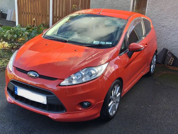 Ford Fiesta Hatchback, Petrol, 2012, Red