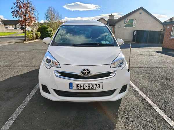 Toyota Ractis Hatchback, Petrol, 2015, White