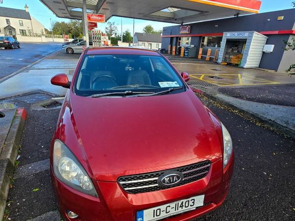 Kia Ceed Hatchback, Petrol, 2010, Red