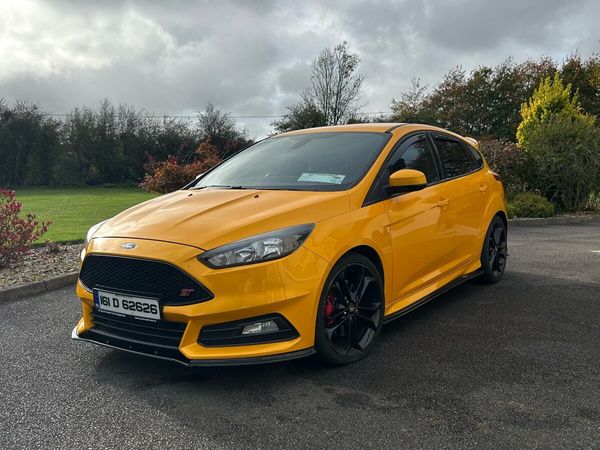 Ford Focus Hatchback, Diesel, 2016, Orange