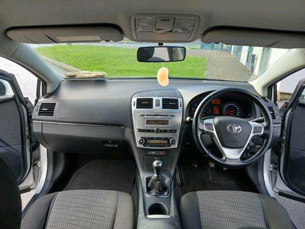 Toyota Avensis Saloon, Diesel, 2013, Silver