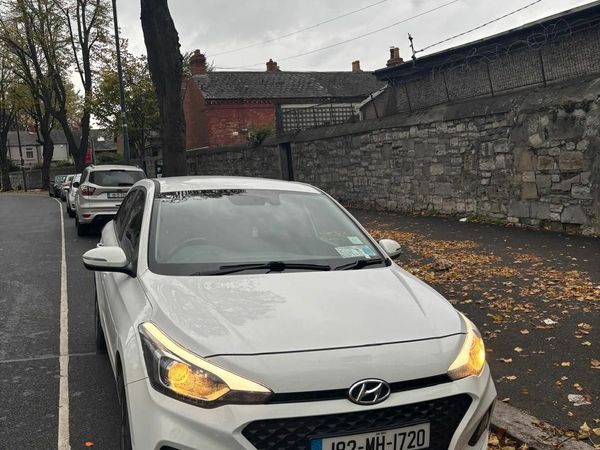 Hyundai i20 Hatchback, Petrol, 2018, White
